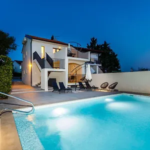 Mari House Gasthof